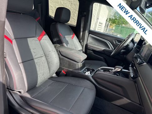 Used 2025 Chevrolet Colorado Z71 w/ Technology Package AWD/4WD image 8