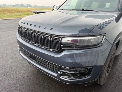 Used 2024 Jeep Wagoneer L Series II AWD/4WD image 11