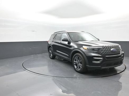 Certified 2023 Ford Explorer XLT w/ Equipment Group 202A AWD/4WD image 2