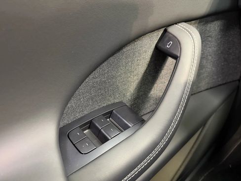 Used 2023 Tesla Model X image 28