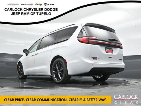 New 2026 Chrysler Pacifica Limited w/ Uconnect Theater Family Group image 70