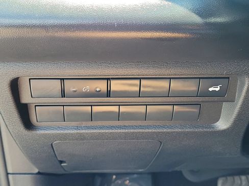 Used 2024 Mitsubishi Outlander SE AWD/4WD image 30