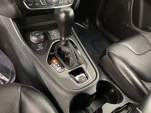 Used 2023 Jeep Cherokee Altitude Lux image 37