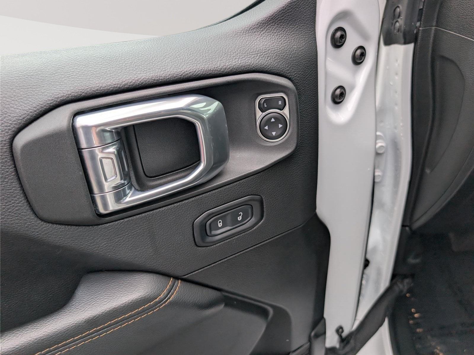 Used 2022 Jeep Wrangler Unlimited Sahara AWD/4WD image 20
