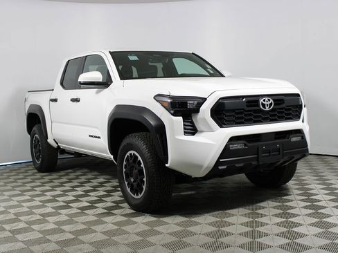 Used 2024 Toyota Tacoma TRD Off-Road image 31