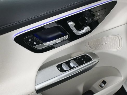 Used 2023 Mercedes-Benz GLC 300 image 8