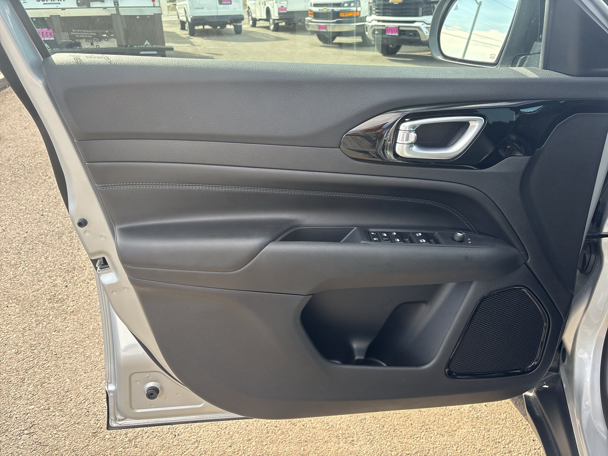 Used 2026 Jeep Compass Latitude AWD/4WD image 14