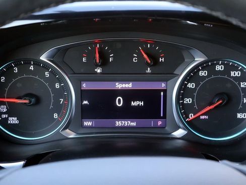 Used 2023 Chevrolet Traverse LT image 36