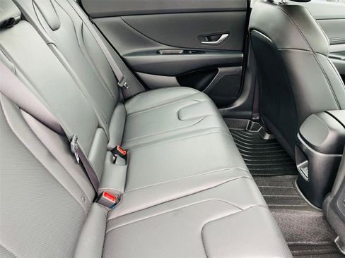 Used 2025 Hyundai Elantra Limited FWD image 62