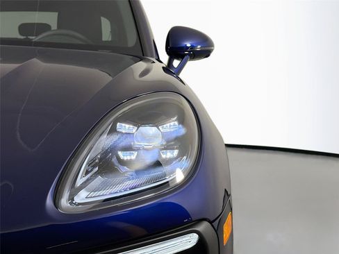 Certified 2026 Porsche Macan AWD/4WD image 15