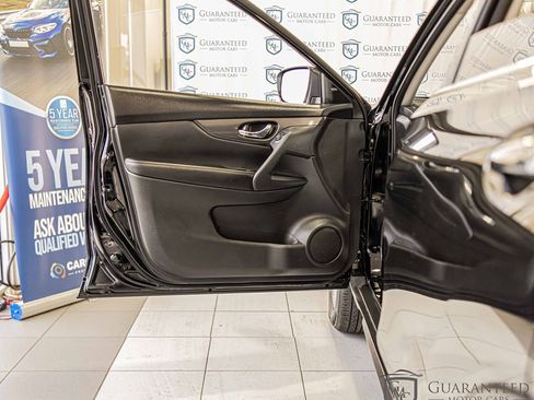 Used 2020 Nissan Rogue SV image 32