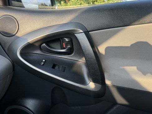Used 2012 Toyota RAV4 4WD w/ Value Pkg image 28