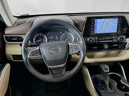 Used 2022 Toyota Highlander XLE image 17