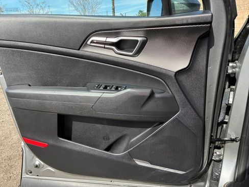 Used 2025 Kia Sportage LX image 18