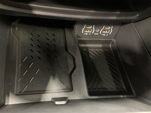 Used 2025 Chrysler Pacifica Limited image 39