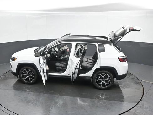 Used 2025 Jeep Compass Limited image 49