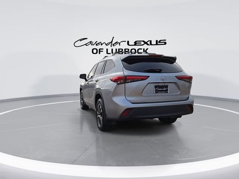 Used 2023 Toyota Highlander XLE image 7