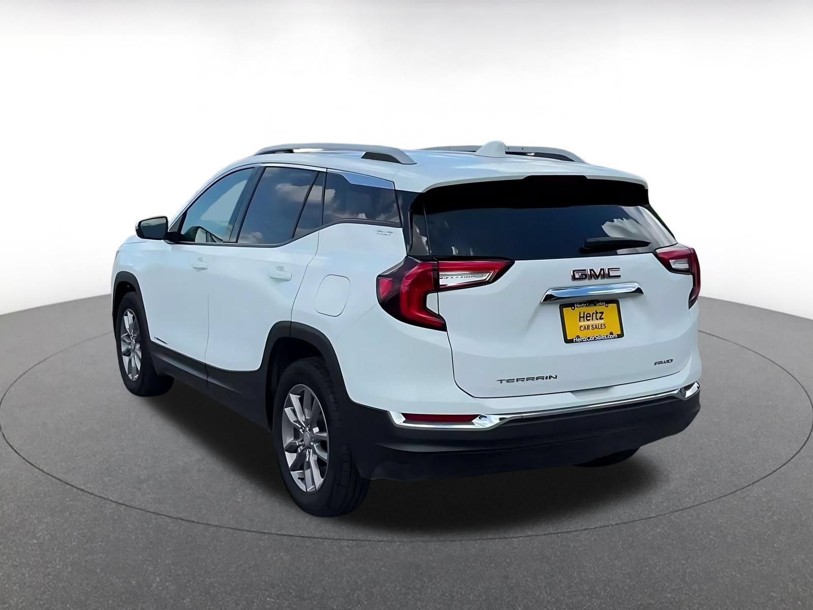 Used 2024 GMC Terrain SLT AWD/4WD image 10