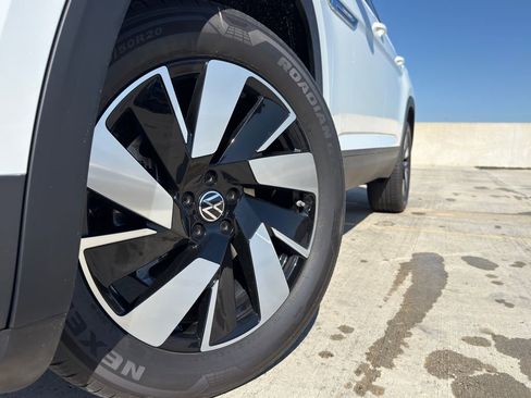 New 2026 Volkswagen Atlas Cross Sport SE FWD image 4