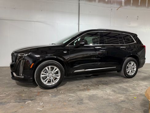 Used 2023 Cadillac XT6 Luxury FWD image 2