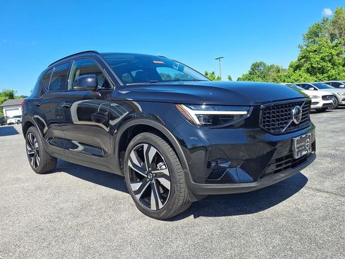 Certified 2025 Volvo XC40 B5 Ultra AWD/4WD image 1