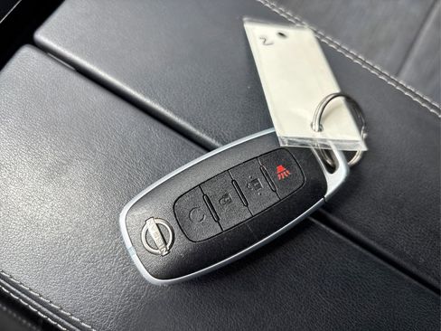 Used 2023 Nissan Rogue SV image 36