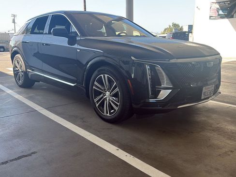 Used 2024 Cadillac Lyriq Luxury w/ LPO, Floor Liner Package RWD image 3