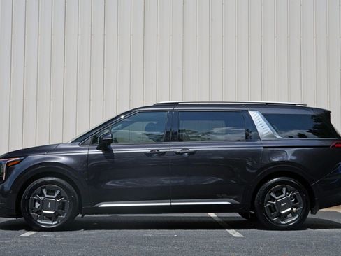 Used 2025 Kia Carnival SX FWD image 9