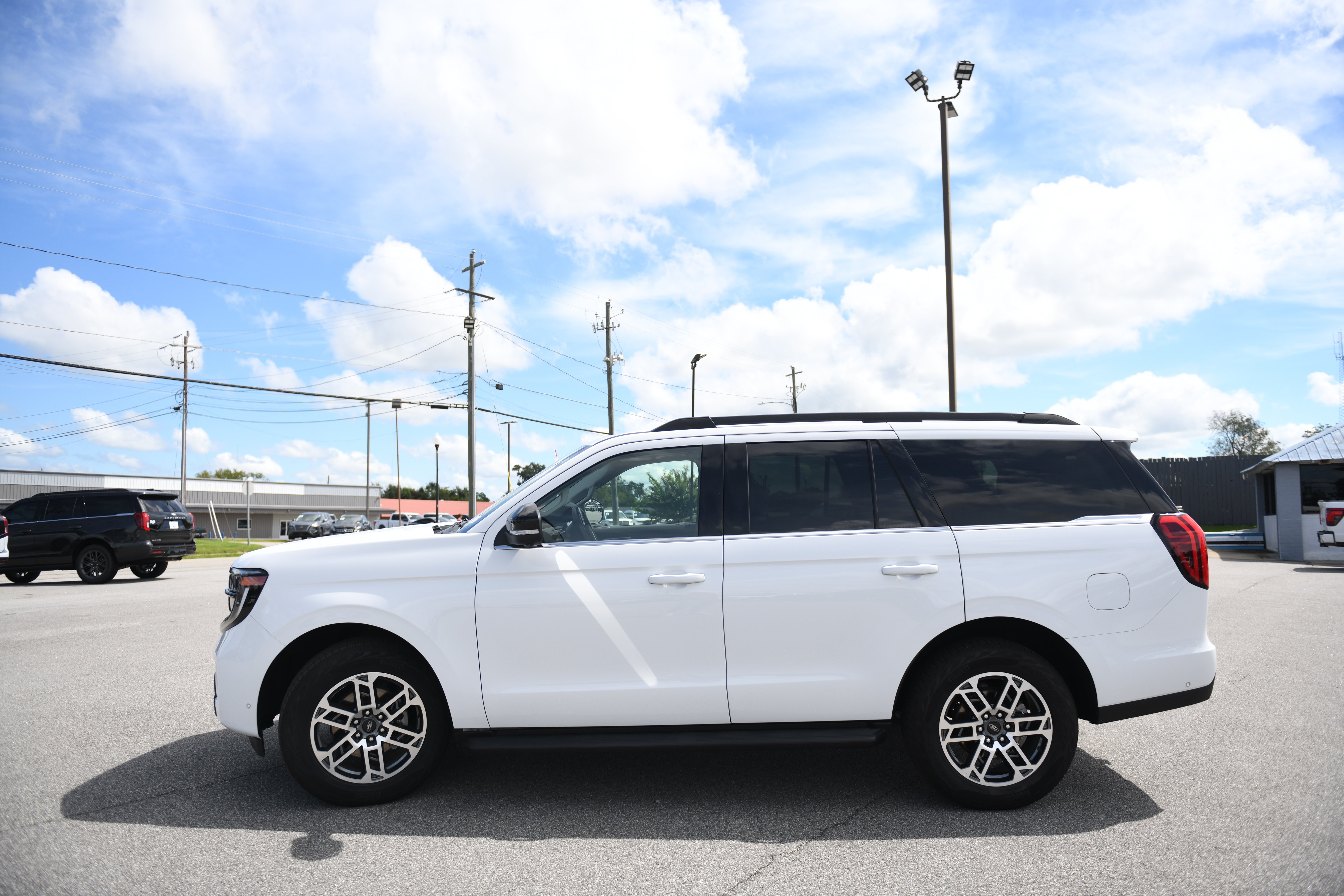 Used 2025 Ford Expedition Active AWD/4WD image 7