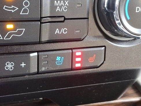 Certified 2019 Ford F150 Lariat image 25