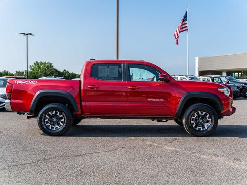 Used 2021 Toyota Tacoma TRD Off-Road AWD/4WD image 8