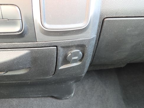 Used 2022 RAM 1500 Classic SLT RWD image 21