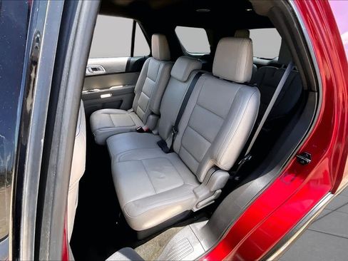 Used 2014 Ford Explorer XLT w/ Equipment Group 202A FWD image 18