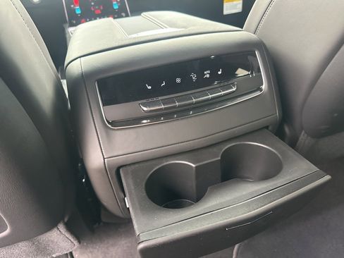 Used 2025 Cadillac Escalade ESV V w/ LPO, ONYX Package image 43