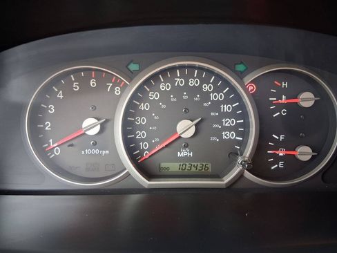 Used 2005 Kia Sedona EX FWD image 12