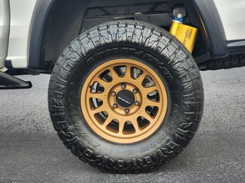 Used 2024 Chevrolet Colorado ZR2 w/ Technology Package image 9