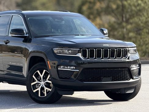 Used 2023 Jeep Grand Cherokee Limited image 47