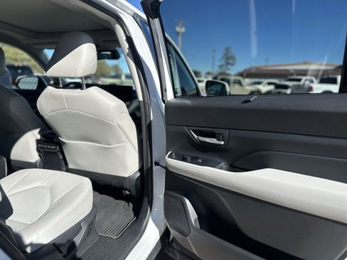 Used 2024 Toyota Grand Highlander XLE image 10