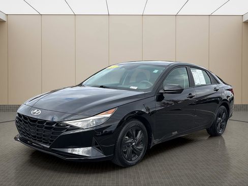 Used 2022 Hyundai Elantra SEL w/ Preferred Accessory Package image 1