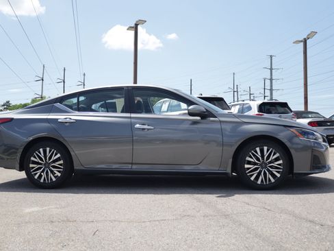 Used 2023 Nissan Altima 2.5 SV FWD image 6