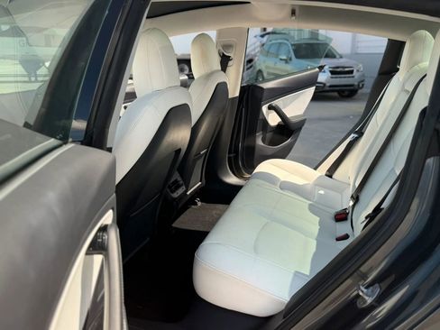 Used 2019 Tesla Model 3 Mid Range RWD image 19