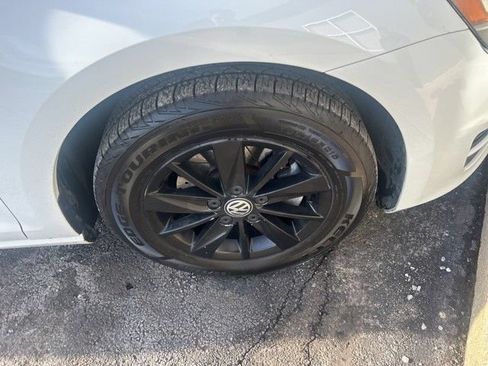 Used 2015 Volkswagen Golf S FWD image 8