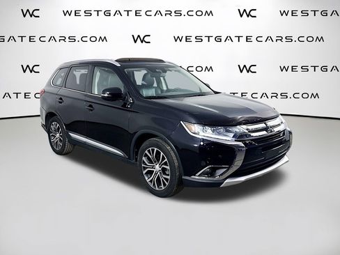 Used 2017 Mitsubishi Outlander SE image 2