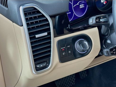 Certified 2023 Porsche Cayenne Platinum Edition AWD/4WD image 11