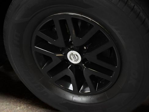 Used 2021 Nissan Frontier SV RWD image 6