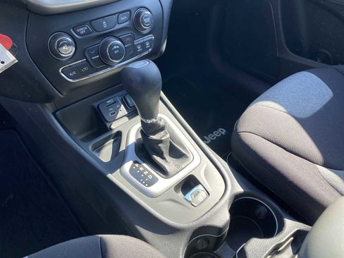 Used 2014 Jeep Cherokee Latitude image 17