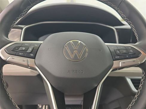 Used 2025 Volkswagen Taos SE image 22