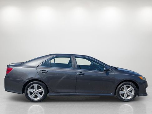 Used 2013 Toyota Camry SE image 4
