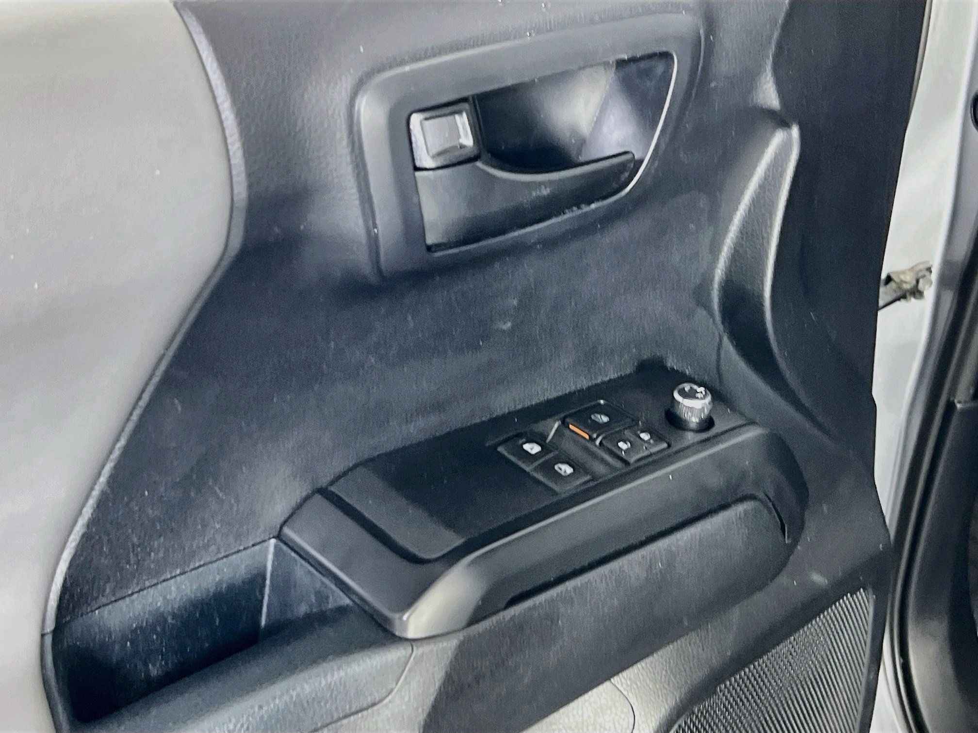 Used 2018 Toyota Tacoma SR w/ SR Convenience Package AWD/4WD image 17