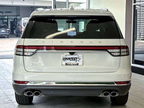Certified 2023 Lincoln Aviator Reserve AWD/4WD image 5